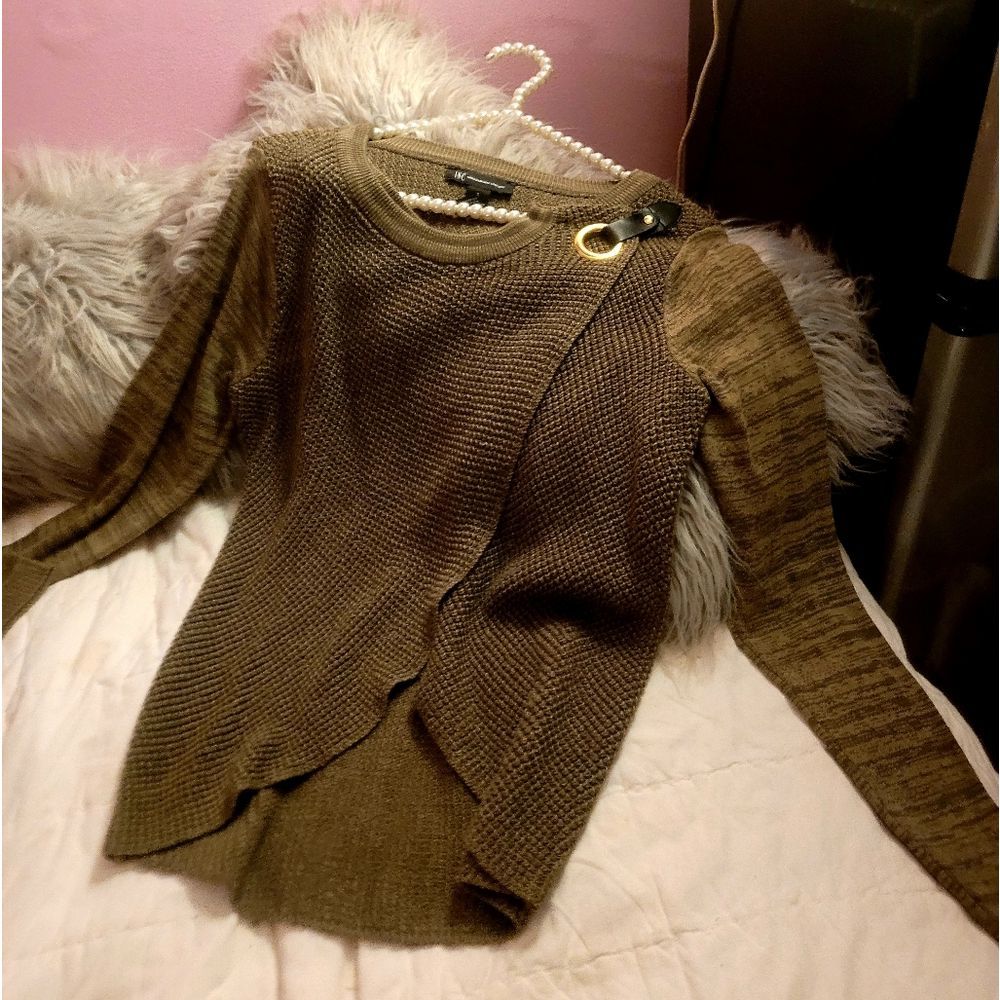 INC International Concepts Olive Long Sleeve Sweater SIZE SM. Never Worn